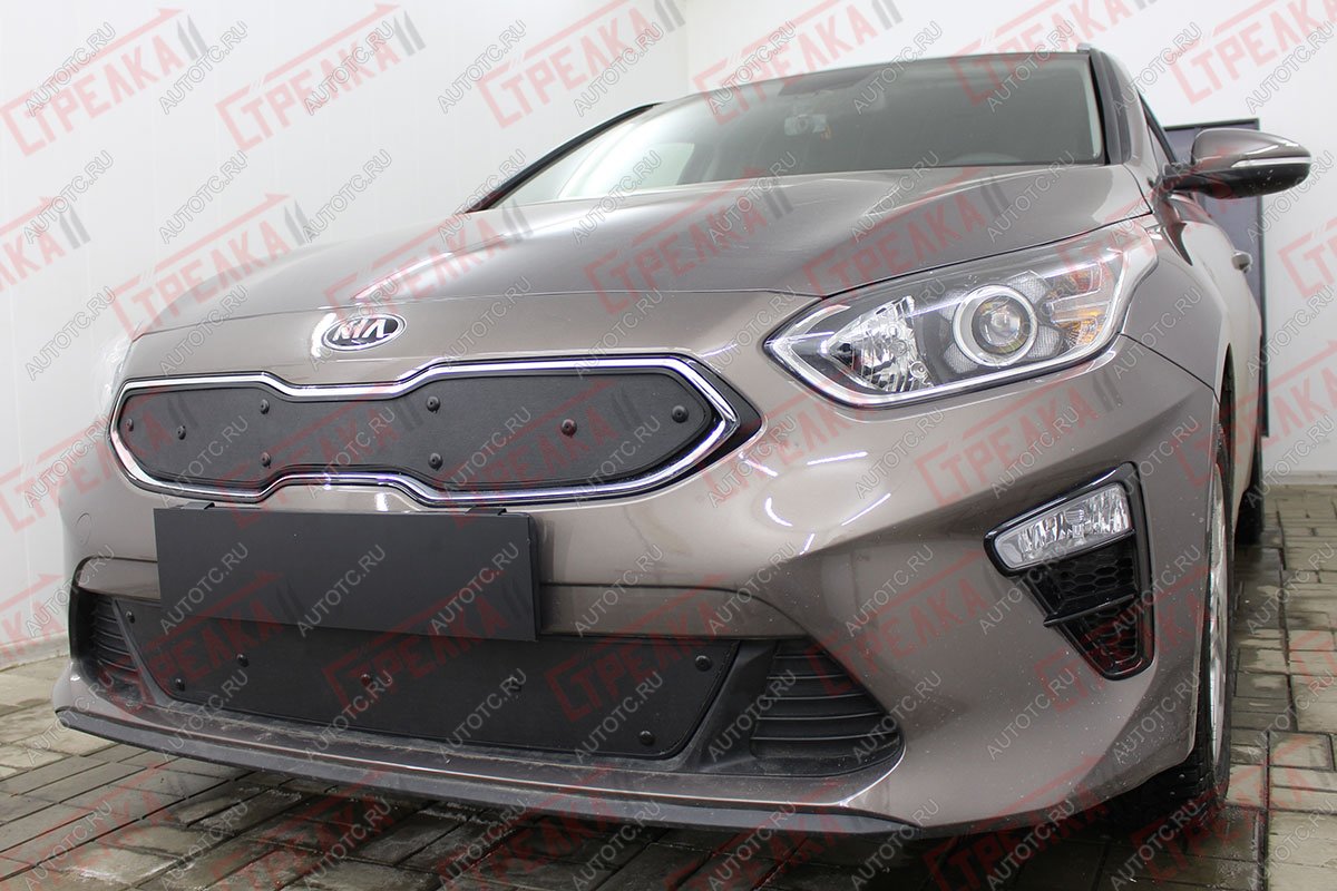 759 р. Зимняя заглушка решетки радиатора (низ с датчиком ACC) Стрелка11  KIA Ceed  3 CD (2018-2025) универсал, хэтчбэк (черная)  с доставкой в г. Воронеж