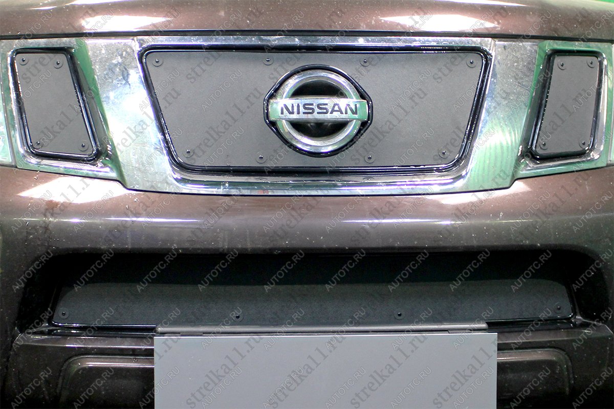 759 р. Зимняя заглушка решетки радиатора (низ) Стрелка11 Nissan Navara 2 D40 рестайлинг (2010-2016) (черная)  с доставкой в г. Воронеж