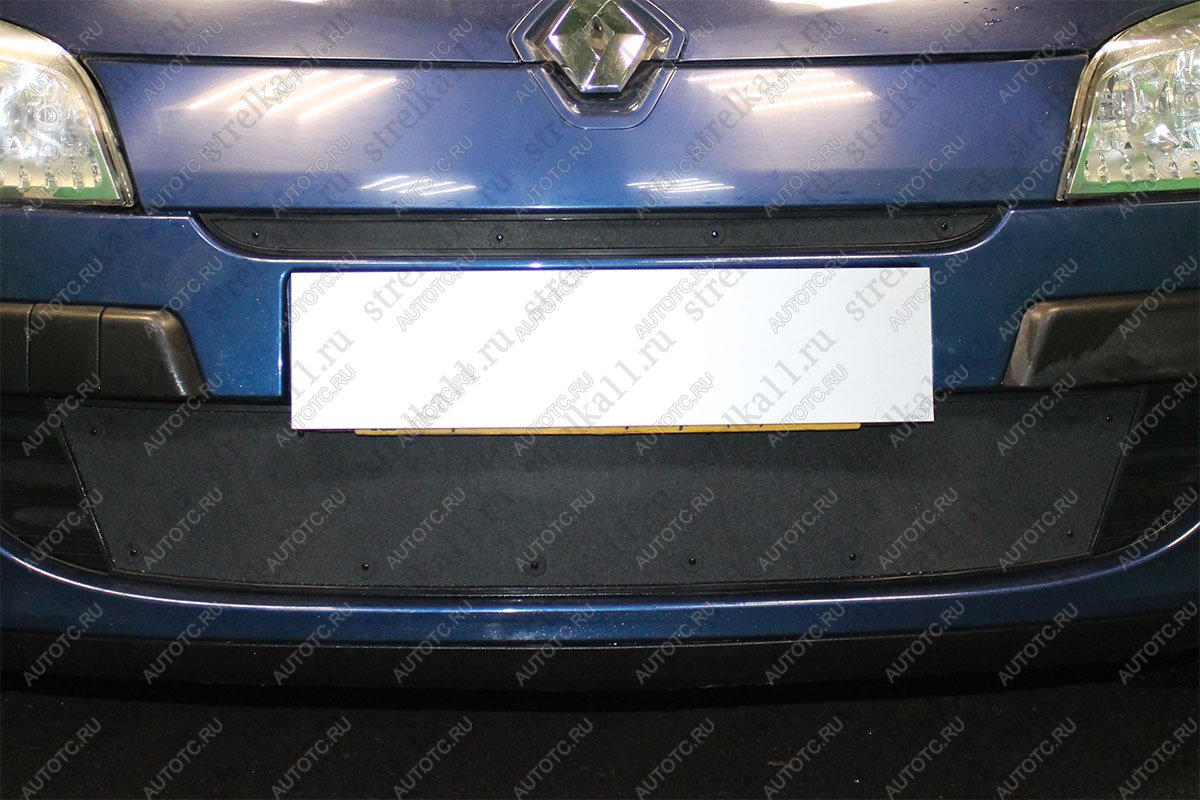 759 р. Зимняя заглушка решетки радиатора (верх) Стрелка11  Renault Megane ( универсал,  седан,  хэтчбэк 5 дв.) (2008-2013)  дорестайлинг, дорестайлинг (черная)  с доставкой в г. Воронеж