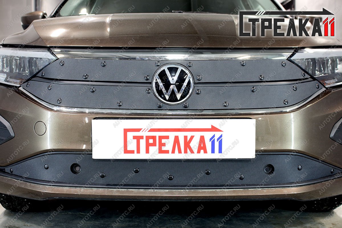 1 099 р. Зимняя заглушка решетки радиатора (4 части верх) Стрелка11 Volkswagen Polo Mk6 лифтбек (2020-2022) (черная)  с доставкой в г. Воронеж