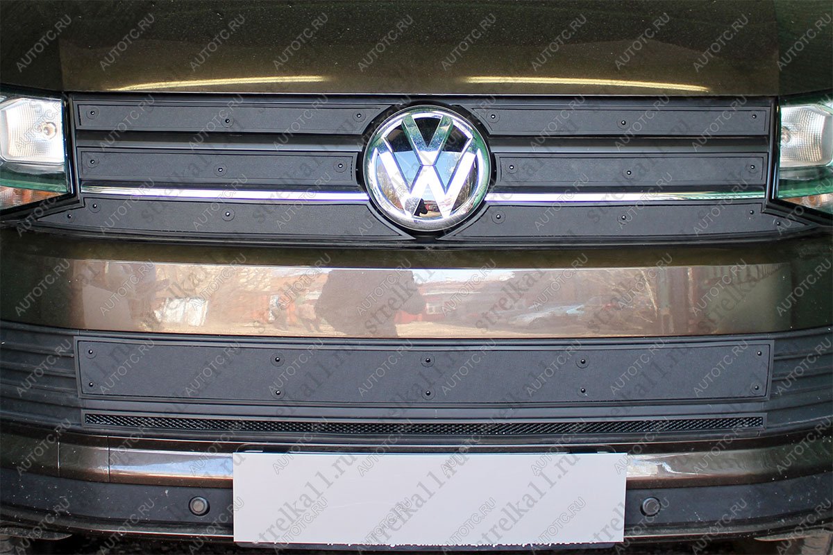 1 459 р. Зимняя заглушка решетки радиатора (верх 4 части) (TrendLine) Стрелка11  Volkswagen Caravelle  T6 - Transporter  T6 (черная)  с доставкой в г. Воронеж