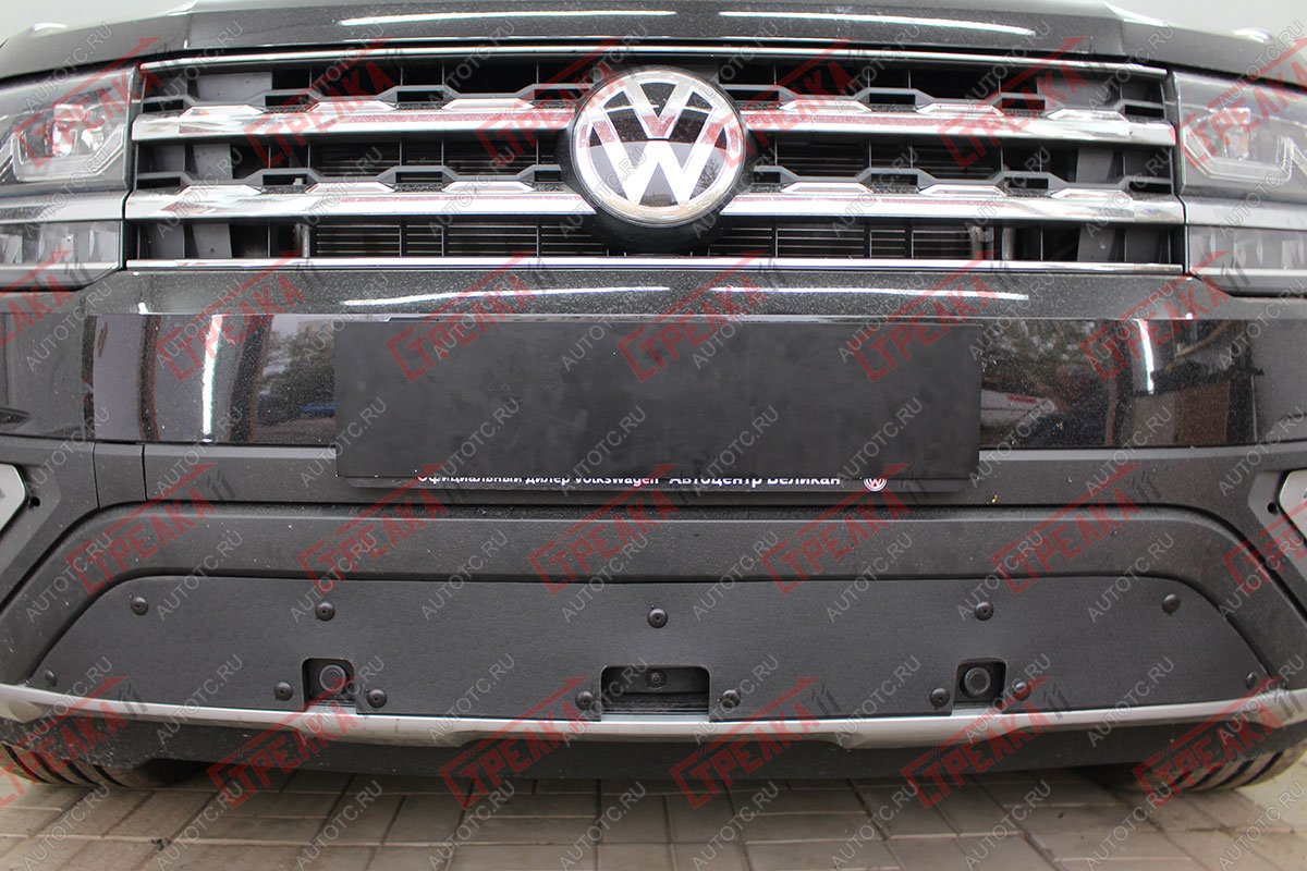 759 р. Зимняя заглушка решетки радиатора (низ с парктроником) Стрелка11  Volkswagen Teramont  CA1 (2016-2020) дорестайлинг (черная)  с доставкой в г. Воронеж