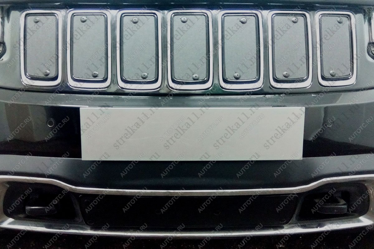 1 679 р. Зимняя заглушка решетки радиатора (Overland, SRT8, премиум) Стрелка11 Jeep Grand Cherokee WK2 1-ый рестайлинг (2013-2018) (черная)  с доставкой в г. Воронеж