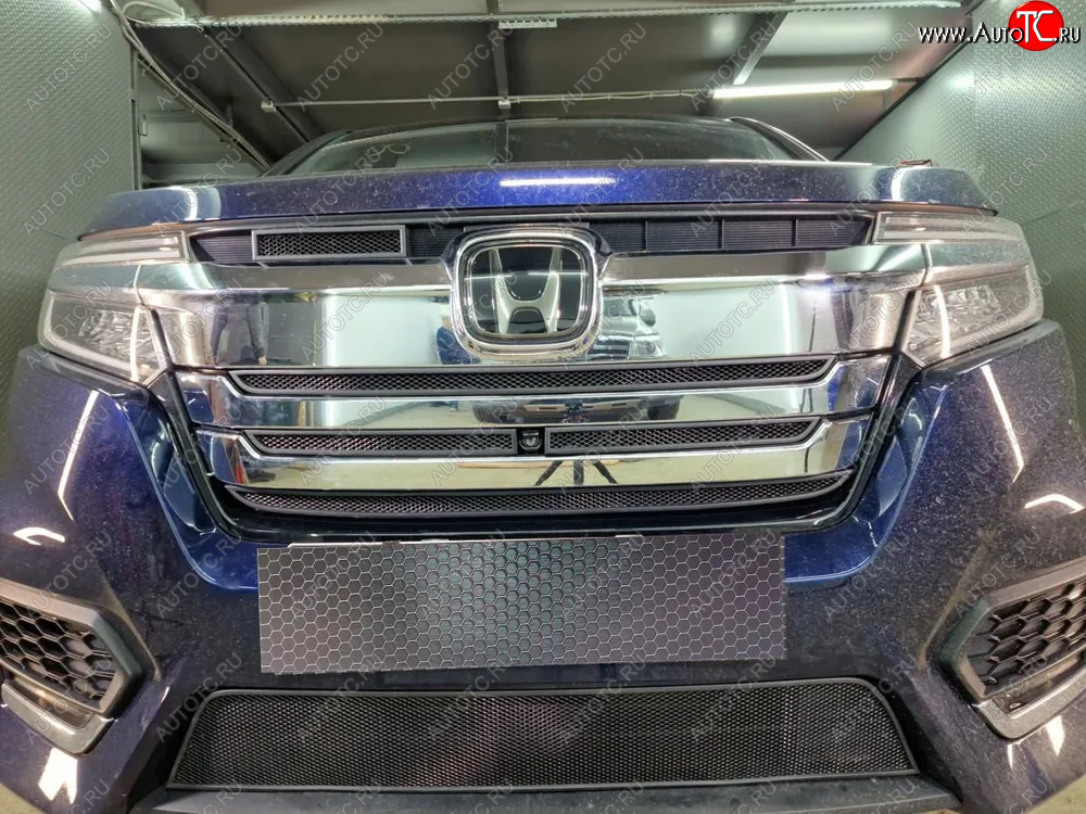 2 399 р. Защитная сетка в бампер (низ, ячейка 3х7 мм) Alfeco Стандарт  Honda StepWagon  5 RP1,RP2, RP3, RP4, RP5 (2017-2022)  минивэн рестайлинг (Чёрная)  с доставкой в г. Воронеж