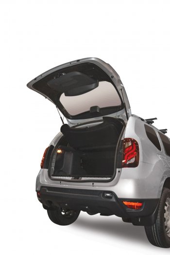 5 239 р. Накладка задней двери Petroil Tuning  Renault Duster  HS (2010-2021) дорестайлинг, рестайлинг  с доставкой в г. Воронеж. Увеличить фотографию 3