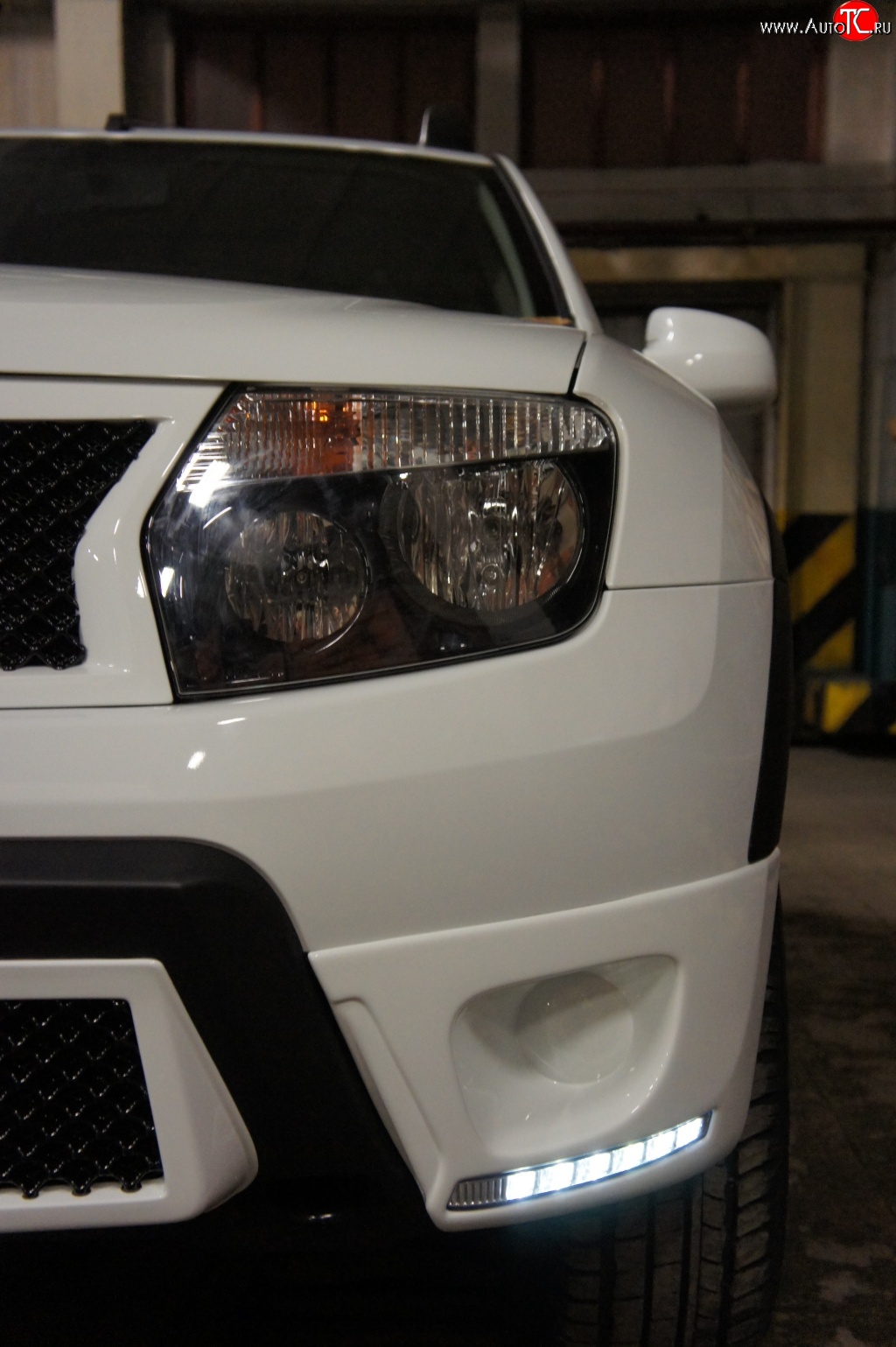 3 299 р. Накладки на боковые части переднего бампера с LED ДХО Drive  Renault Duster  HS (2010-2015) дорестайлинг (Неокрашенная)  с доставкой в г. Воронеж