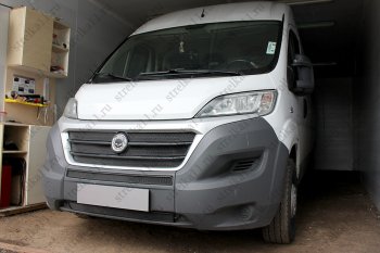 6 399 р. Защитная сетка в бампер (ячейка 3х7 мм, 5 частей) Alfeco Стандарт Fiat Ducato 290 (2014-2025) (Чёрная)  с доставкой в г. Воронеж. Увеличить фотографию 3