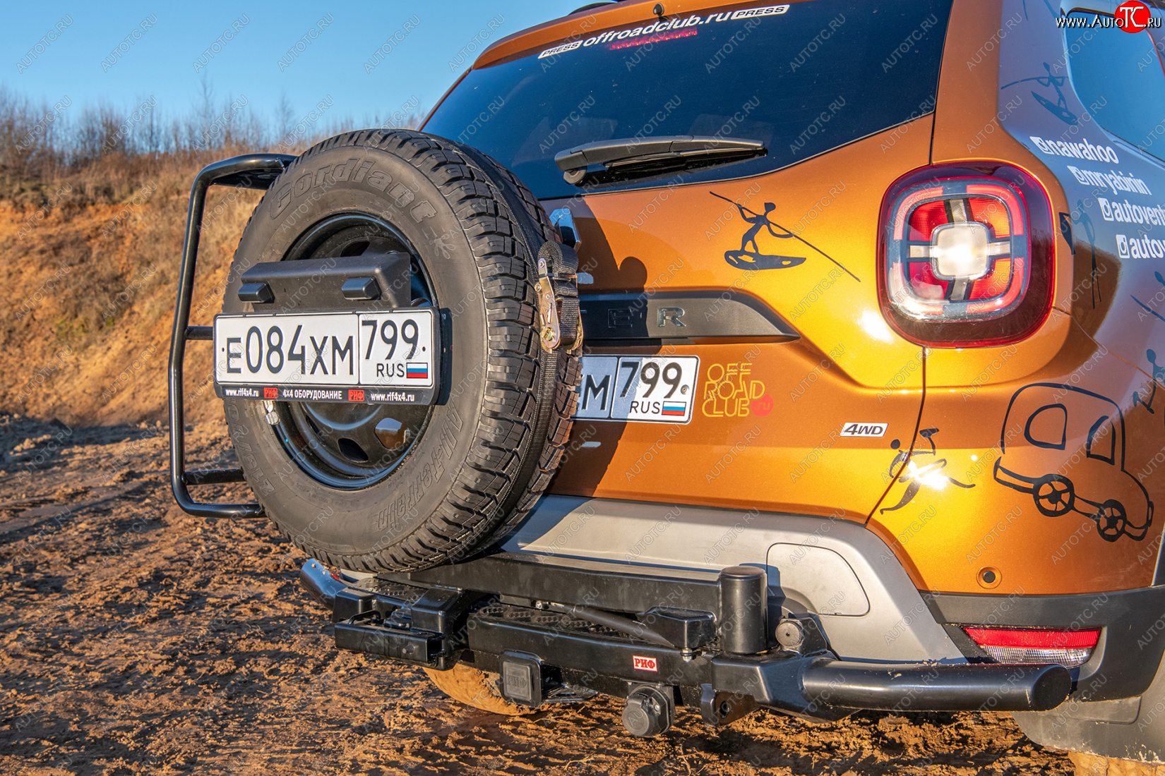 78 239 р. Бампер силовой задний РИФ Renault Duster HS рестайлинг (2015-2021) (С квадратом под фаркоп, калиткой и подсветкой номера)  с доставкой в г. Воронеж