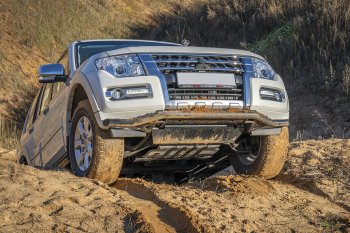 44 249 р. Бампер передний силовой РИФ Mitsubishi Pajero 4 V80 дорестайлинг (2006-2011) (Под площадку для лебёдки RIFPJR-30000 с защитой радиатора)  с доставкой в г. Воронеж. Увеличить фотографию 4