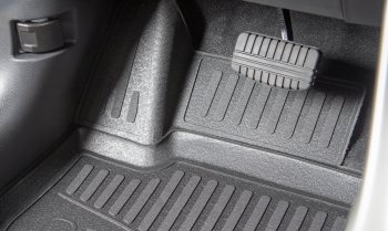 1 199 р. Коврики салона (полиуретан) TRIUMF 3D Toyota Highlander XU50 дорестайлинг (2013-2017) (Чёрные)  с доставкой в г. Воронеж. Увеличить фотографию 2