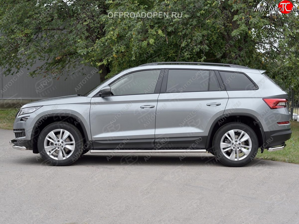 19 399 р. Порожки для ног (Ø120х60 мм с проступью, нержавейка) Russtal Skoda Kodiaq NU7 дорестайлинг (2017-2021)  с доставкой в г. Воронеж