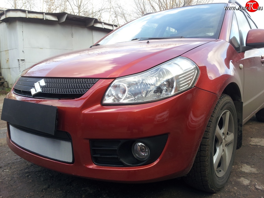 1 539 р. Сетка на бампер (хетчбек) Russtal (хром) Suzuki SX4 GYA,GYB  рестайлинг, хэтчбэк (2010-2016)  с доставкой в г. Воронеж