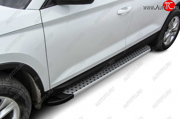 17 749 р. Пороги алюминиевые Slitkoff  Toyota Hilux  AN120 (2017-2020) 1-ый рестайлинг (Standart Silver)  с доставкой в г. Воронеж