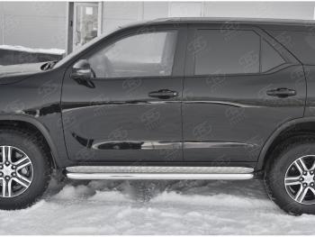 32 849 р. Защита порогов (труба d63 мм с листом) SLITKOFF Toyota Fortuner AN160 дорестайлинг (2015-2020) (Лист алюминий/профиль нержавейка)  с доставкой в г. Воронеж. Увеличить фотографию 2