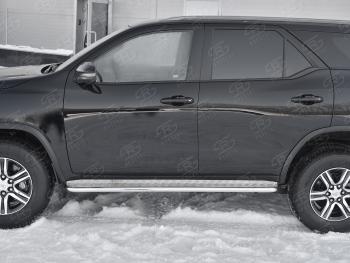 24 649 р. Порожки для ног SLITKOFF (Ø42 мм)  Toyota Fortuner  AN160 (2020-2025) рестайлинг (лист - алюминий, профиль - нержавейка)  с доставкой в г. Воронеж. Увеличить фотографию 2