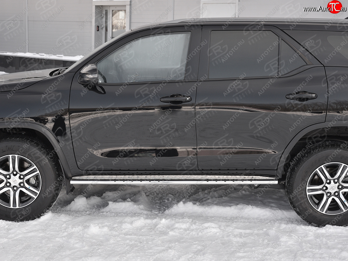 16 649 р. Защита порогов (Ø75х42 мм, лист алюминиевый пыльник) Russtal Toyota Fortuner AN160 рестайлинг (2020-2025) (полированная нержавейка)  с доставкой в г. Воронеж