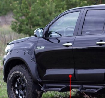 Молдинг двери RA (передний левый) Toyota Hilux  AN120 (2016-2020) дорестайлинг