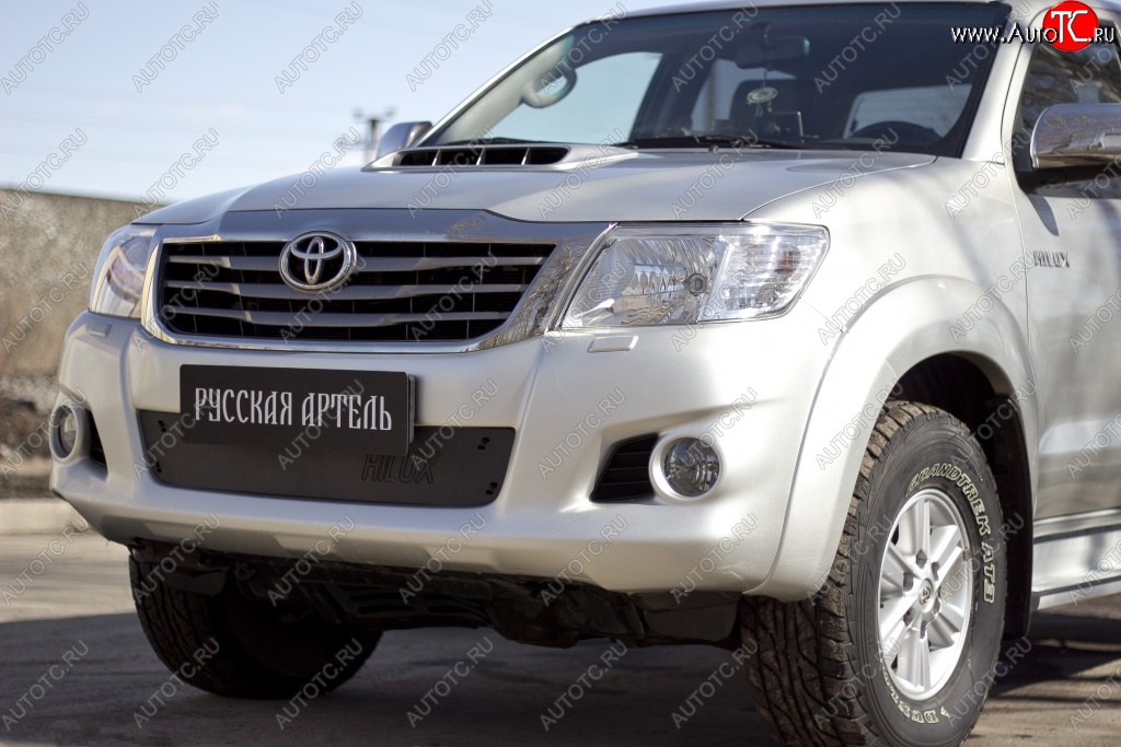 1 239 р. Зимняя заглушка решетки переднего бампера РА Toyota Hilux AN20,AN30  2-ой рестайлинг (2011-2016)  с доставкой в г. Воронеж
