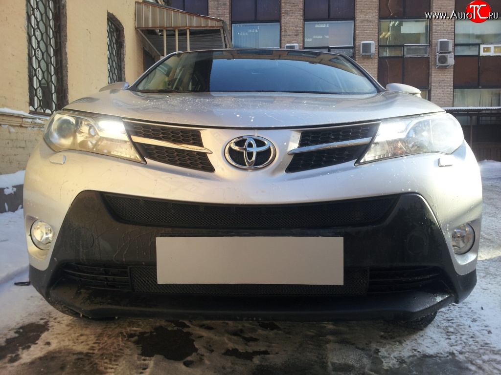 1 469 р. Сетка верхнего воздухозаборника переднего бампера Russtal Toyota RAV4 XA40 5 дв. дорестайлинг (2012-2015) (черная)  с доставкой в г. Воронеж