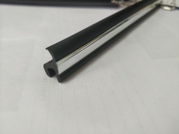 Универсальный уплотнитель FlexLine (16 mm U-LIP с хром полосой, 1 погонный метр) Volkswagen Beetle A5 (5С1) хэтчбэк 3 дв. дорестайлинг (2011-2016)