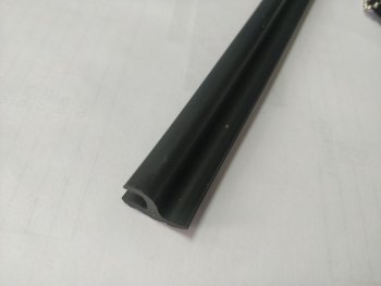 299 р. Универсальный уплотнитель FlexLine (16 mm U-LIP с хром полосой, 1 погонный метр) Nissan Serena 2 (2001-2005)  с доставкой в г. Воронеж. Увеличить фотографию 3