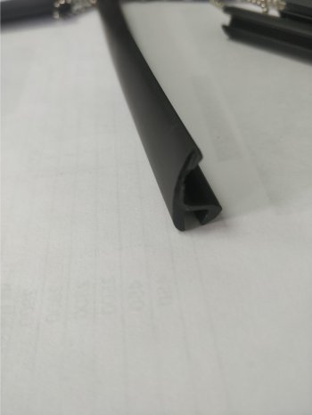 Универсальный уплотнитель FlexLine (17 mm, 1 погонный метр) Volkswagen Beetle A5 (5С1) хэтчбэк 3 дв. дорестайлинг (2011-2016)