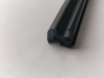Универсальный уплотнитель FlexLine (8 mm U-LIP 2 лепестка, 1 погонный метр) Volkswagen Beetle A5 (5С1) хэтчбэк 3 дв. дорестайлинг (2011-2016)