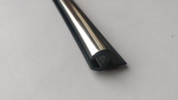 Универсальный уплотнитель FlexLine (жесткий 8 mm U-LIP, хромированная полоса, 1 погонный метр) Volkswagen Beetle A5 (5С1) хэтчбэк 3 дв. дорестайлинг (2011-2016)
