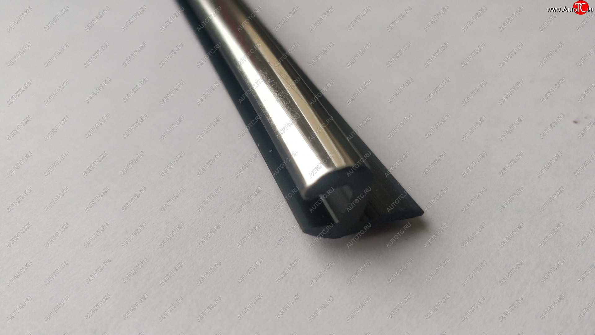 109 р. Универсальный уплотнитель FlexLine (жесткий 8 mm U-LIP, хромированная полоса, 1 погонный метр) INFINITI FX35 S50 дорестайлинг (2002-2005)  с доставкой в г. Воронеж