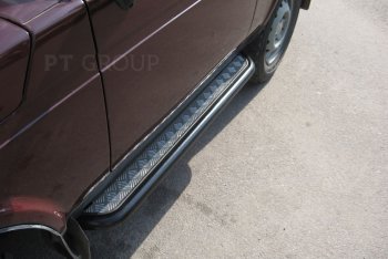7 949 р. Порожки для ног из трубы Ø51 с алюминиевой площадкой URBAN Petroil Tuning Лада Нива 4х4 2121 3 дв. дорестайлинг (1977-2019) (Сталь с полимерным покрытием в цвет: черный ❞Шагрень❝)  с доставкой в г. Воронеж. Увеличить фотографию 2
