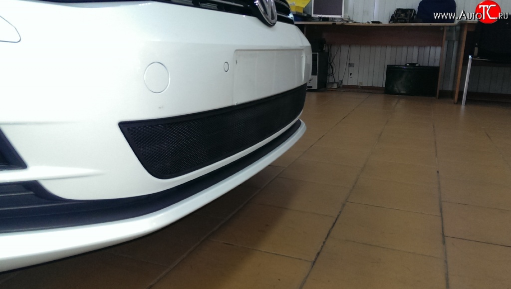 2 099 р. Сетка на бампер Russtal (черная) Volkswagen Golf 7 дорестайлинг, хэтчбэк 5 дв. (2012-2017)  с доставкой в г. Воронеж