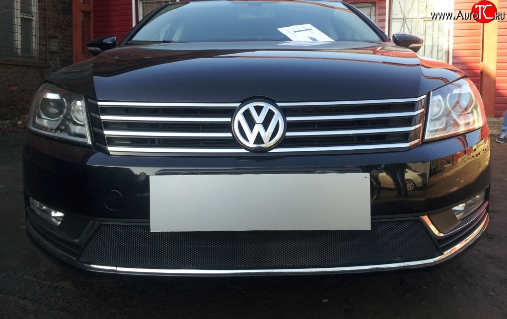 1 469 р. Сетка на бампер Russtal (черная) Volkswagen Passat B7 седан (2010-2015)  с доставкой в г. Воронеж