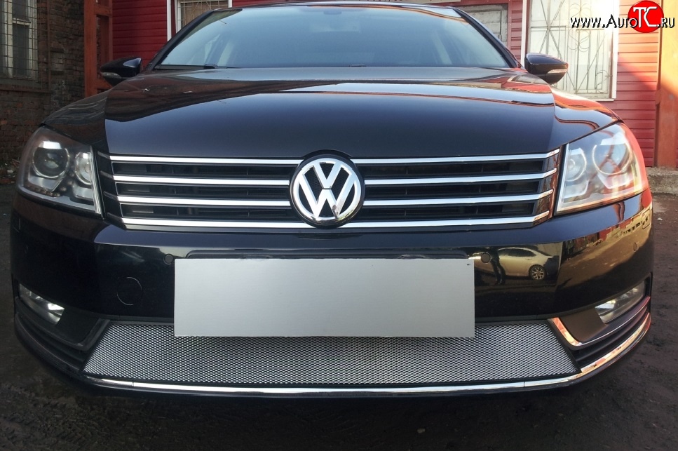 1 539 р. Сетка на бампер Russtal (хром) Volkswagen Passat B7 седан (2010-2015)  с доставкой в г. Воронеж