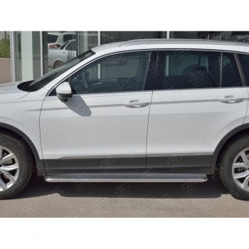 35 549 р. Порожки для ног (труба Ø42) SLITKOFF  Volkswagen Tiguan  Mk2 (2016-2020) дорестайлинг (лист - нержавейка, профиль - нержавейка)  с доставкой в г. Воронеж. Увеличить фотографию 2