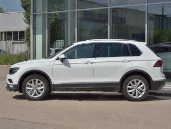 16 649 р. Защита порогов (Ø75х42 мм с проступью, NOT R-LINE) Russtal Volkswagen Tiguan Mk2 рестайлинг (2020-2022) (полированная нержавейка)  с доставкой в г. Воронеж. Увеличить фотографию 2