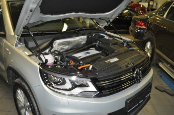 2 499 р. Упоры капота Russtal Volkswagen Tiguan NF рестайлинг (2011-2017)  с доставкой в г. Воронеж. Увеличить фотографию 1