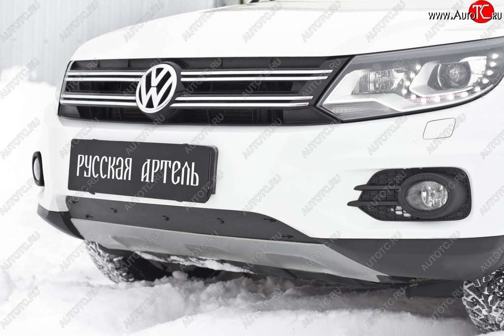 1 239 р. Зимняя заглушка решетки переднего бампера (Track & Field) РА Volkswagen Tiguan NF рестайлинг (2011-2017)  с доставкой в г. Воронеж