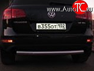 7 699 р. Защита заднего бампера d76 мм Металл Дизайн  Volkswagen Touareg  NF (2010-2014) дорестайлинг (полированная нержавейка)  с доставкой в г. Воронеж