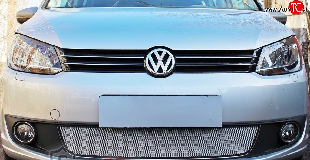 1 539 р. Сетка на бампер (рестайлинг) Russtal (хром) Volkswagen Touran 1T дорестайлинг минивэн (2003-2006)  с доставкой в г. Воронеж
